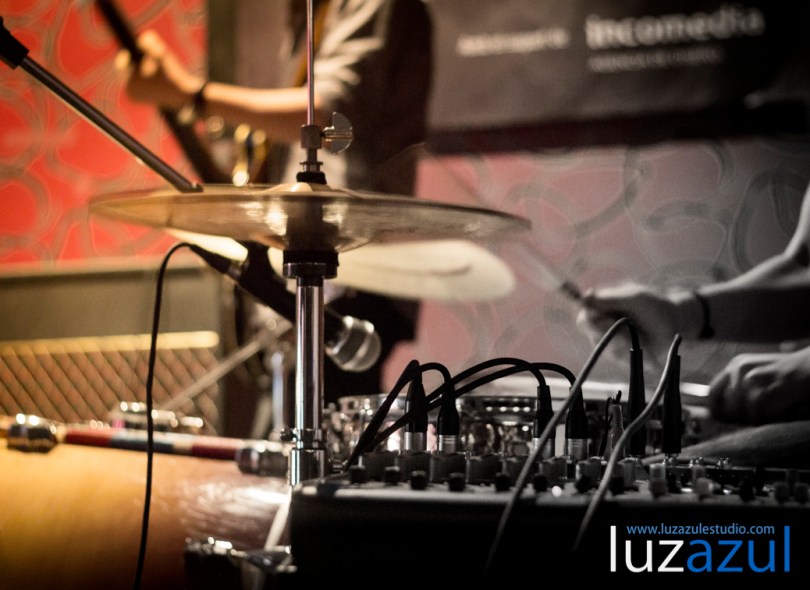 Concierto de debut de Étant Donnés en el pub Zeppelin dentro del Cicle Mutant. luzazul estudio. Fotos Raul Rubio. 2014, La Vall d'Uixó.