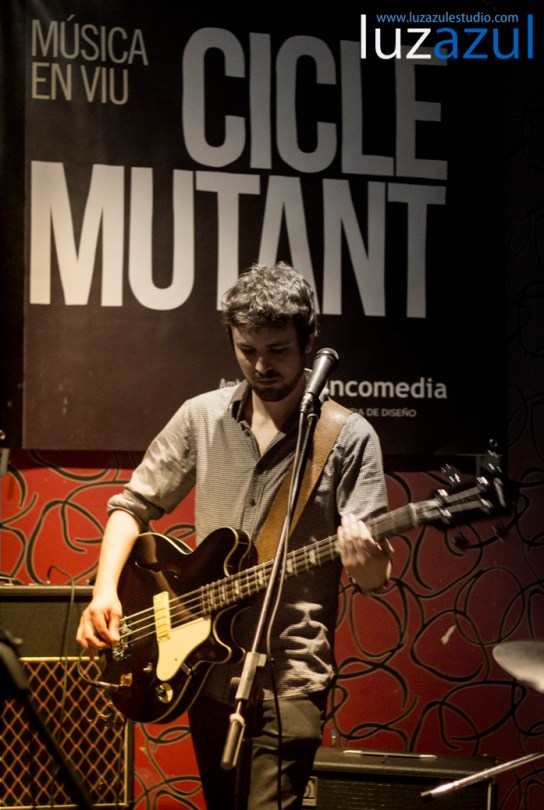 Concierto de debut de Étant Donnés en el pub Zeppelin dentro del Cicle Mutant. luzazul estudio. Fotos Raul Rubio. 2014, La Vall d'Uixó.