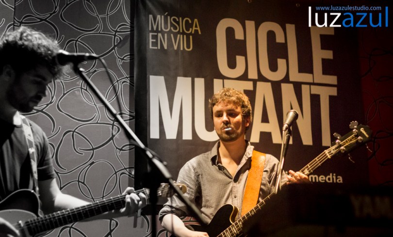 Concierto de debut de Étant Donnés en el pub Zeppelin dentro del Cicle Mutant. luzazul estudio. Fotos Raul Rubio. 2014, La Vall d'Uixó.