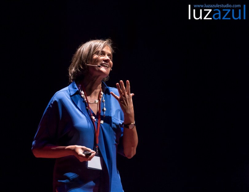 Concha Maldonado en las charlas TEDxLaVall2015, organizadas por el IES Honori Garcia en la Vall d'Uixó. Foto: Raúl Rubio (www.luzazulestudio.com)