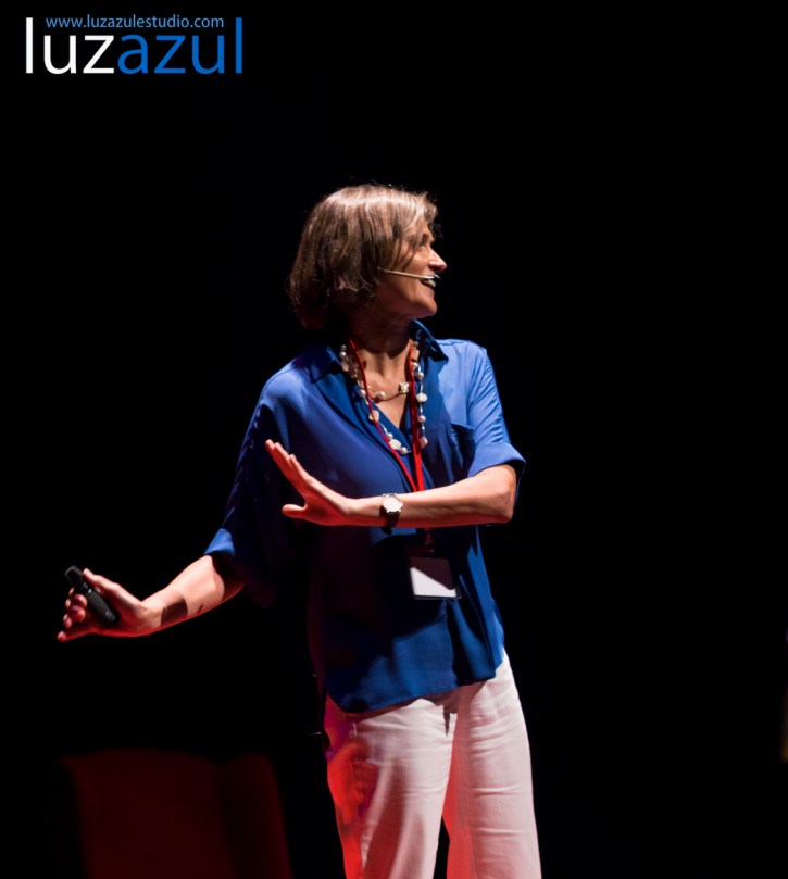 Concha Maldonado en las charlas TEDxLaVall2015, organizadas por el IES Honori Garcia en la Vall d'Uixó. Foto: Raúl Rubio (www.luzazulestudio.com)