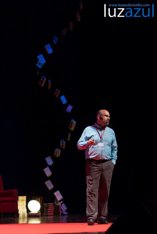 José Antonio López en las charlas TEDxLaVall2015, organizadas por el IES Honori Garcia en la Vall d'Uixó. Foto: Raúl Rubio (www.luzazulestudio.com)