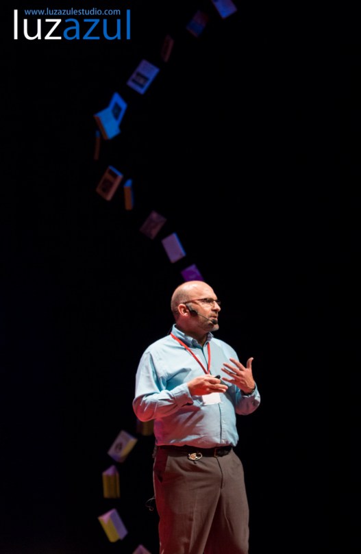 José Antonio López en las charlas TEDxLaVall2015, organizadas por el IES Honori Garcia en la Vall d'Uixó. Foto: Raúl Rubio (www.luzazulestudio.com)