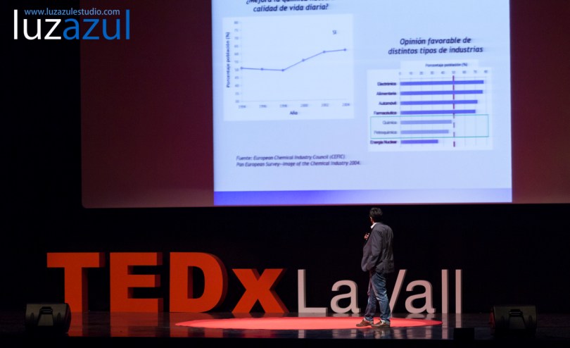 Manolo Moliner en las charlas TEDxLaVall2015, organizadas por el IES Honori Garcia en la Vall d'Uixó. Foto: Raúl Rubio (www.luzazulestudio.com)