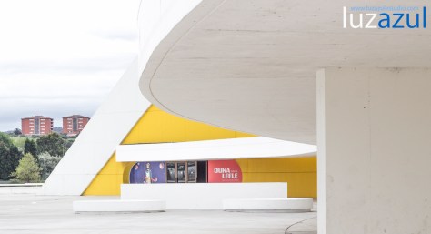 Entrada al vestíbulo del Auditorio, que acoge la retrospectiva sobre Ouke Leele.